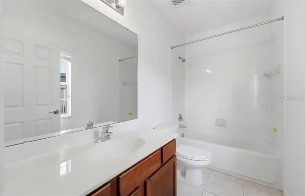 En Venta: $384,900 (3 camas, 3 baños, 1854 Pies cuadrados)