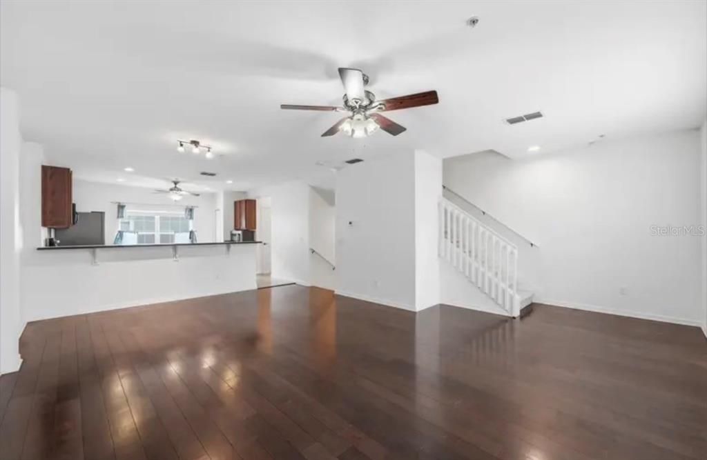 En Venta: $384,900 (3 camas, 3 baños, 1854 Pies cuadrados)