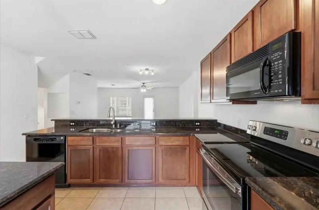En Venta: $384,900 (3 camas, 3 baños, 1854 Pies cuadrados)