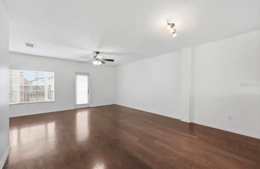 En Venta: $384,900 (3 camas, 3 baños, 1854 Pies cuadrados)