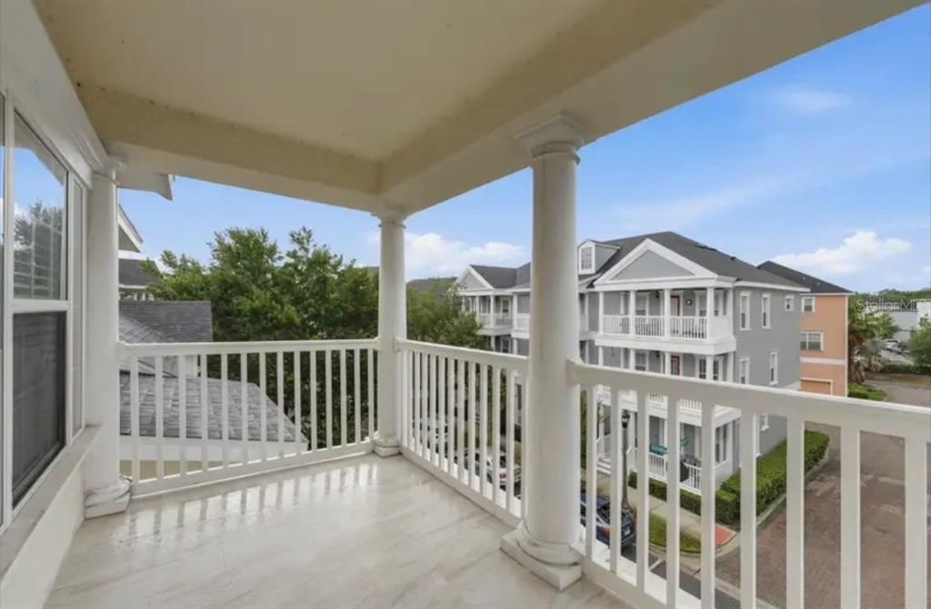 En Venta: $384,900 (3 camas, 3 baños, 1854 Pies cuadrados)