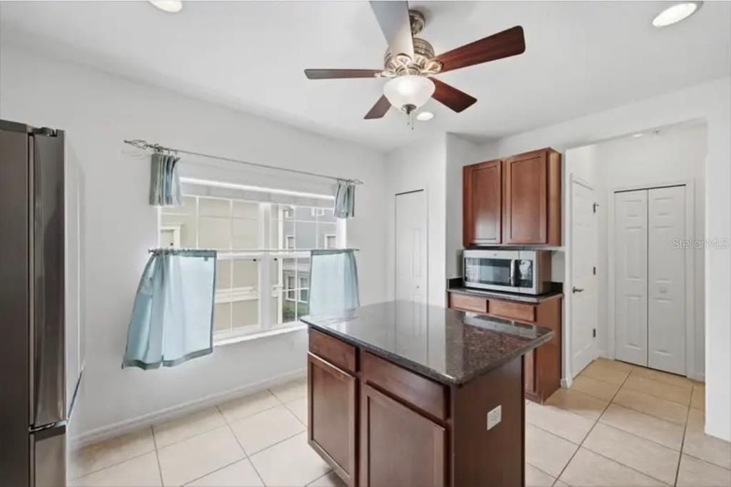 En Venta: $384,900 (3 camas, 3 baños, 1854 Pies cuadrados)