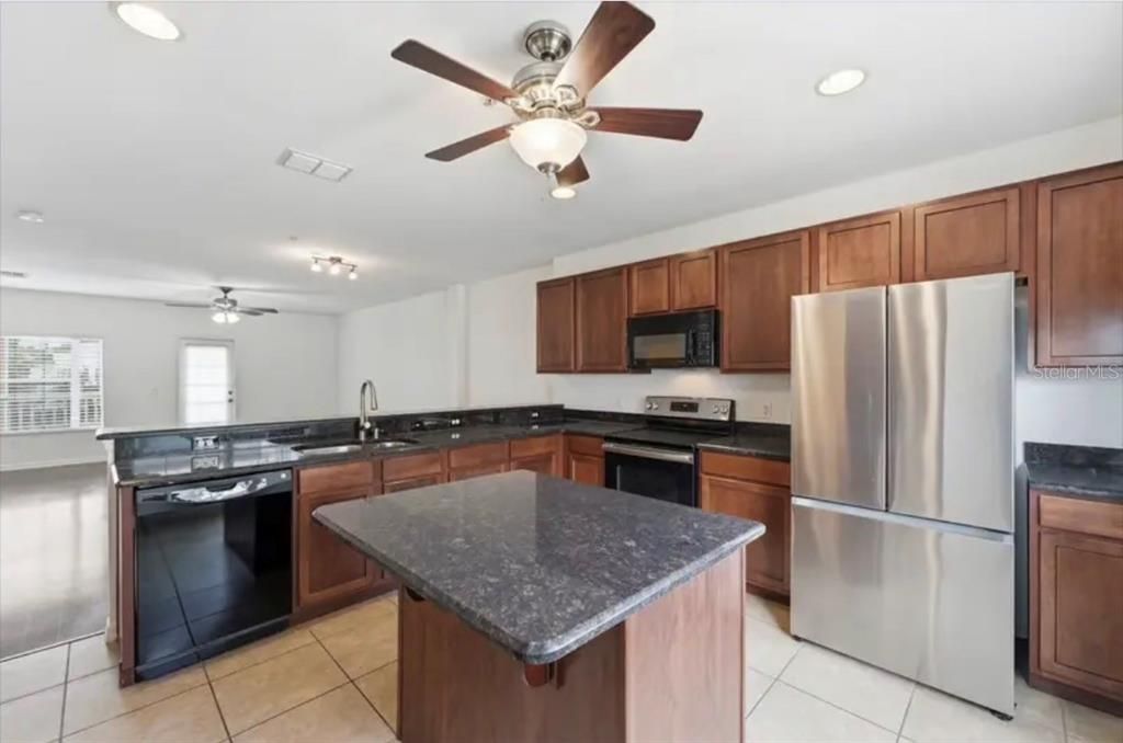 En Venta: $384,900 (3 camas, 3 baños, 1854 Pies cuadrados)