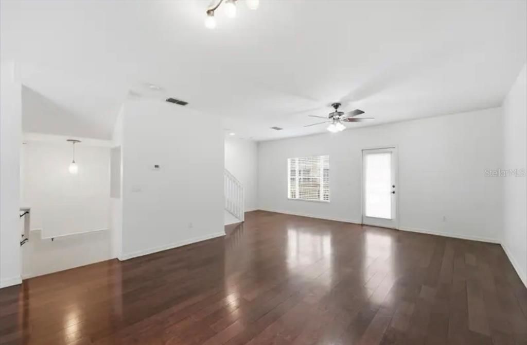 En Venta: $384,900 (3 camas, 3 baños, 1854 Pies cuadrados)