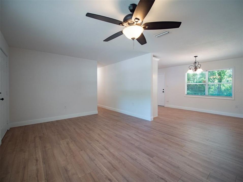 For Sale: $192,000 (3 beds, 1 baths, 1080 Square Feet)