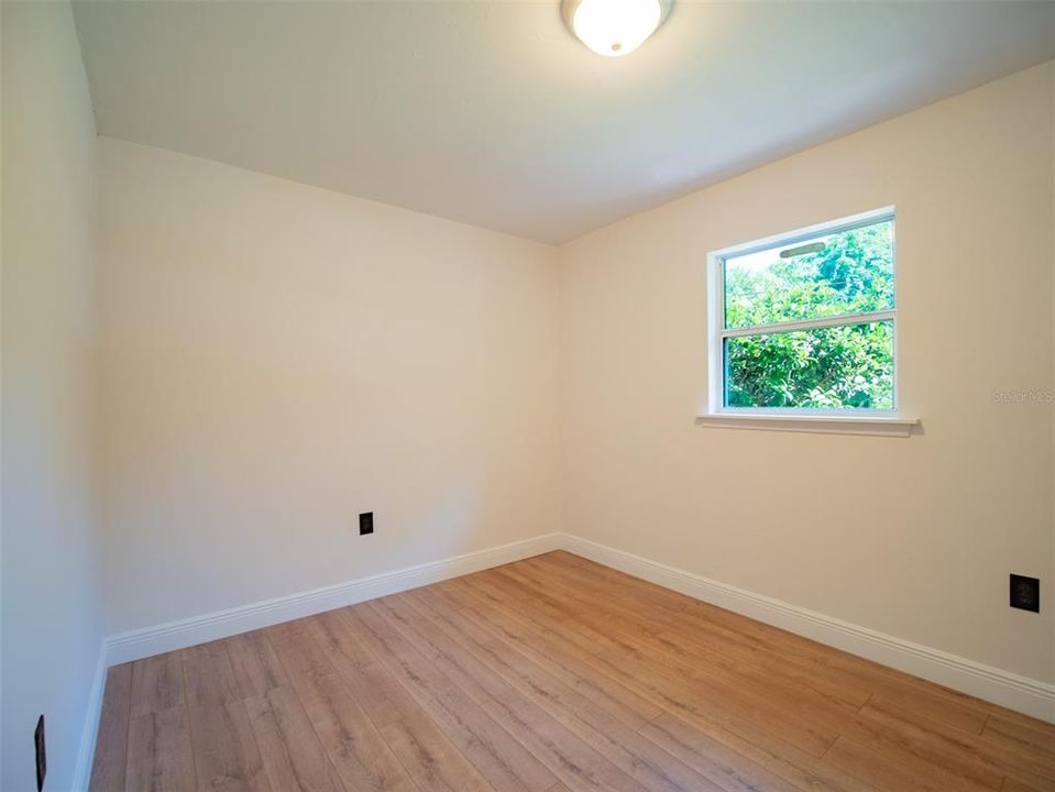 For Sale: $192,000 (3 beds, 1 baths, 1080 Square Feet)