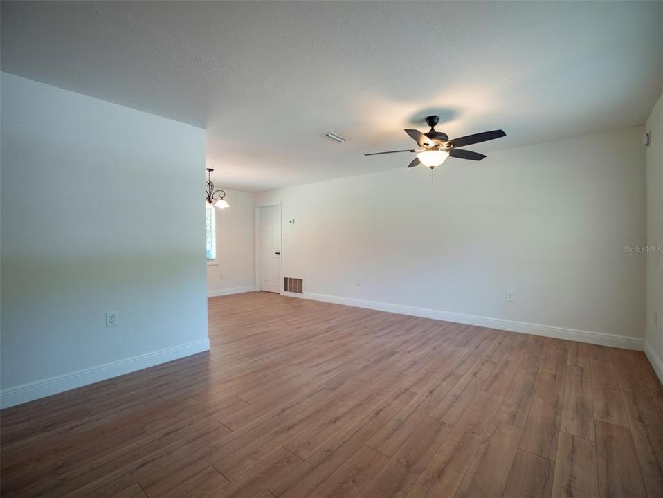 For Sale: $192,000 (3 beds, 1 baths, 1080 Square Feet)