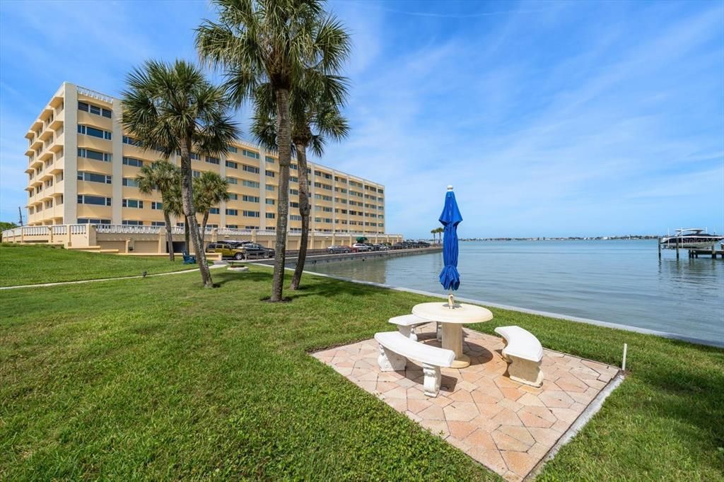 For Sale: $447,000 (2 beds, 2 baths, 1440 Square Feet)