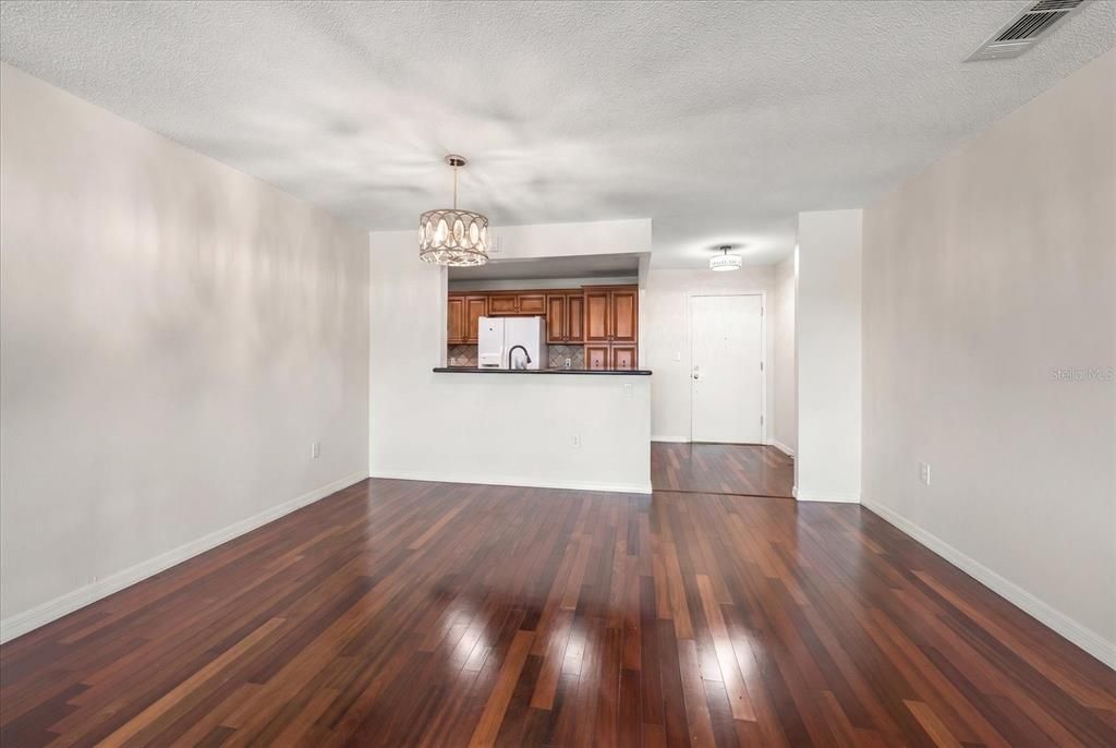 For Sale: $447,000 (2 beds, 2 baths, 1440 Square Feet)