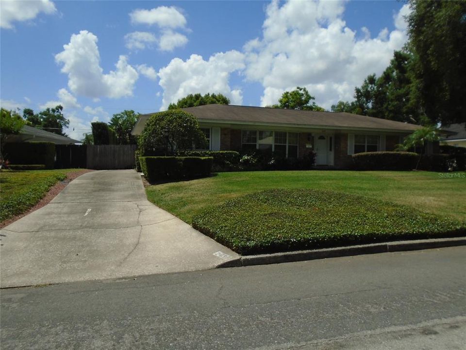 For Rent: $3,995 (4 beds, 2 baths, 1961 Square Feet)