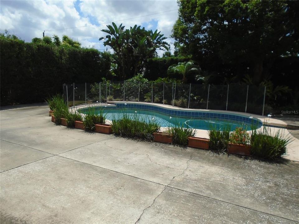 For Rent: $3,995 (4 beds, 2 baths, 1961 Square Feet)
