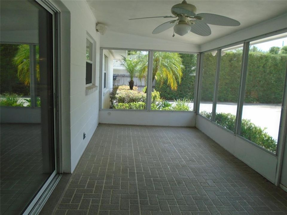 For Rent: $3,995 (4 beds, 2 baths, 1961 Square Feet)