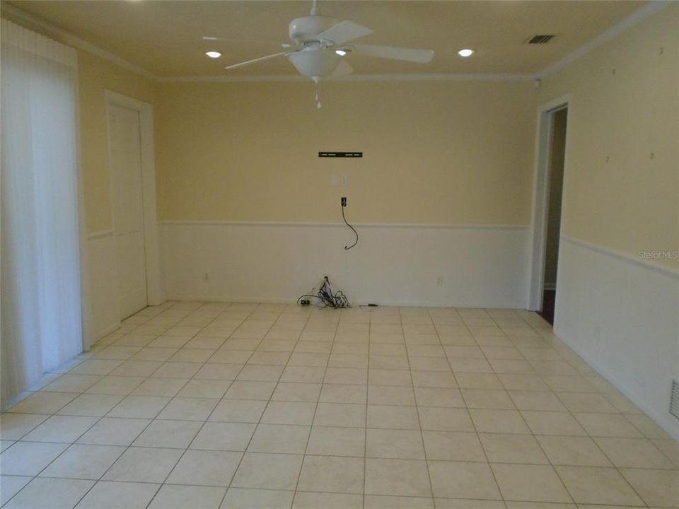 For Rent: $3,995 (4 beds, 2 baths, 1961 Square Feet)