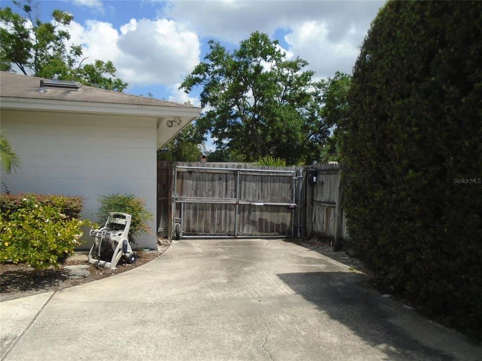 For Rent: $3,995 (4 beds, 2 baths, 1961 Square Feet)