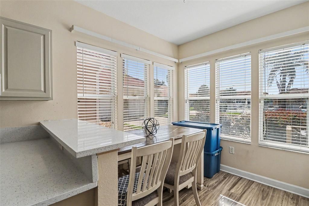 En Venta: $335,000 (3 camas, 2 baños, 2104 Pies cuadrados)
