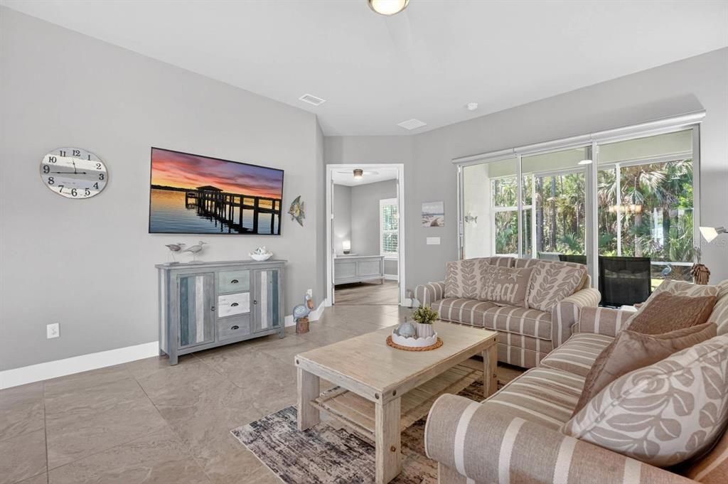 Active With Contract: $368,000 (2 beds, 2 baths, 1526 Square Feet)