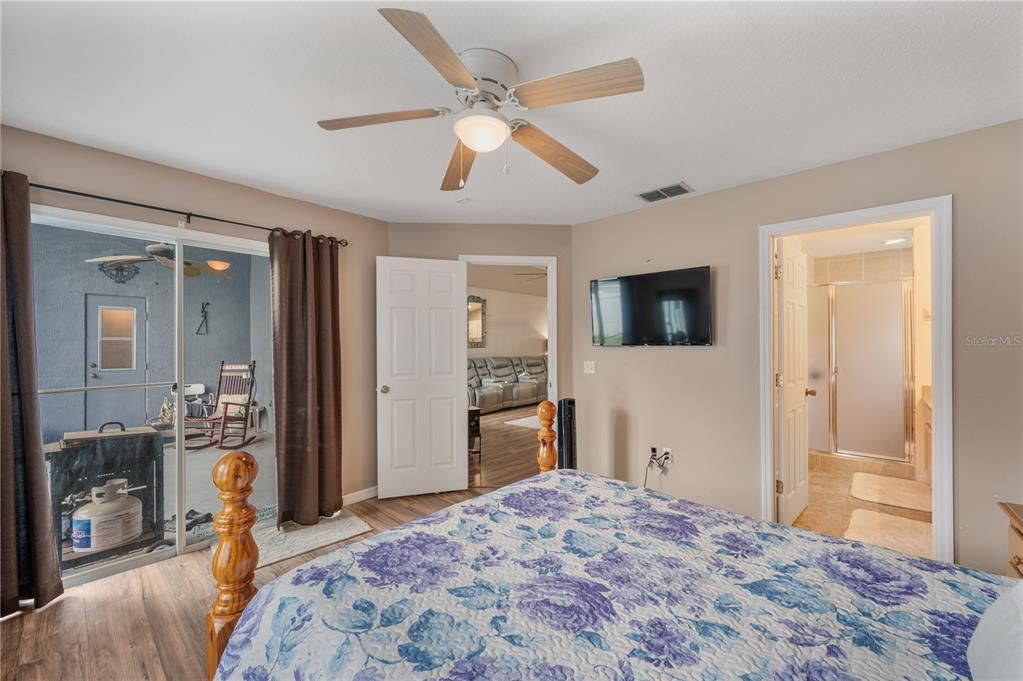 For Sale: $375,000 (4 beds, 3 baths, 1780 Square Feet)