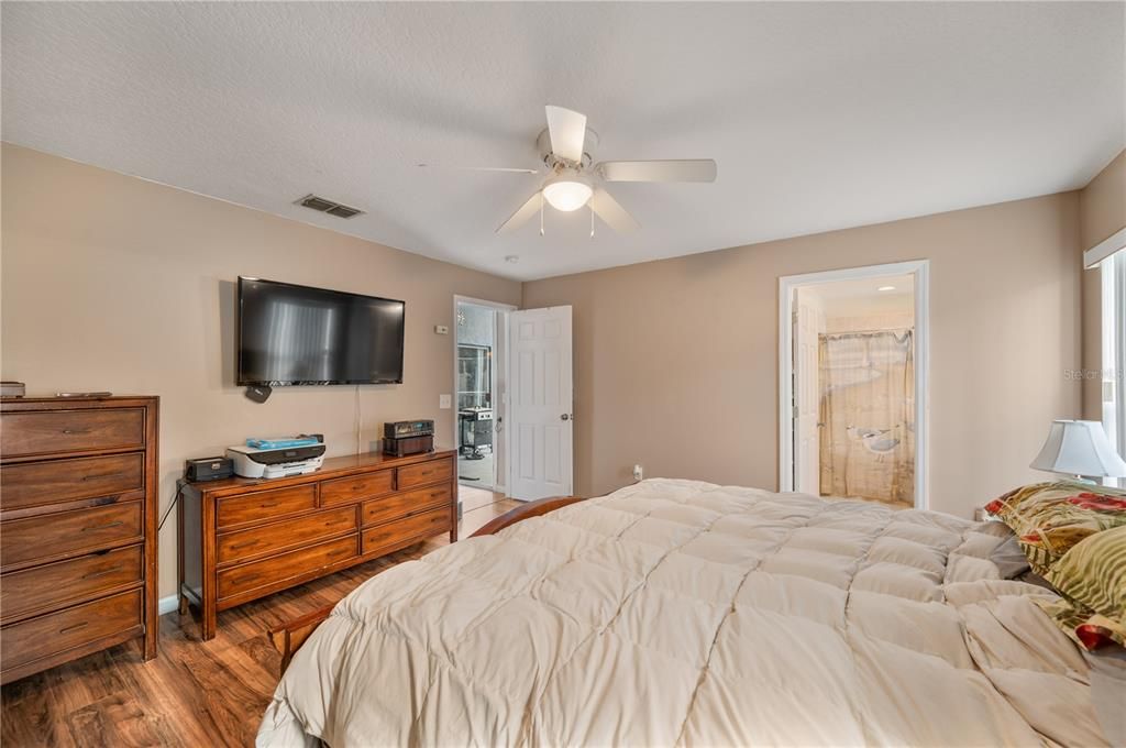 For Sale: $375,000 (4 beds, 3 baths, 1780 Square Feet)