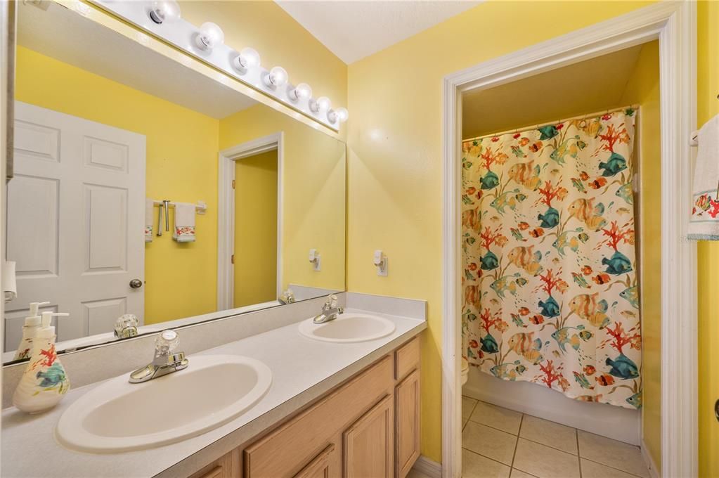 For Sale: $375,000 (4 beds, 3 baths, 1780 Square Feet)