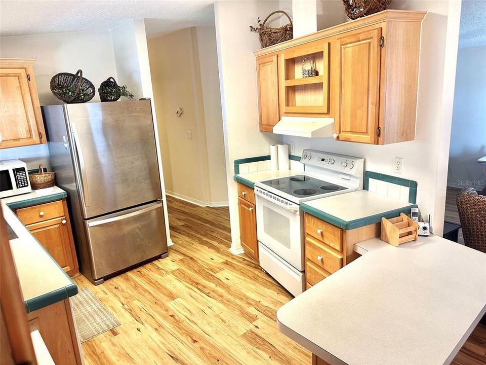For Sale: $196,500 (2 beds, 2 baths, 1296 Square Feet)