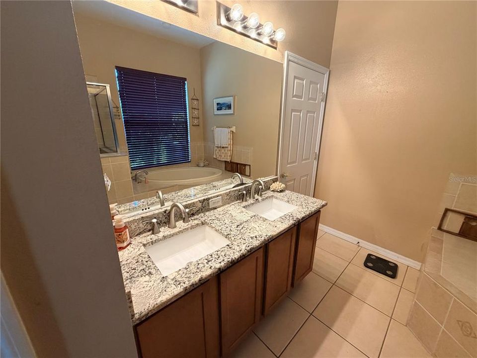 For Sale: $360,000 (4 beds, 2 baths, 2193 Square Feet)