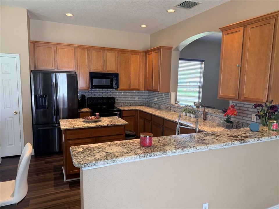 For Sale: $360,000 (4 beds, 2 baths, 2193 Square Feet)
