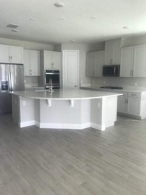 Activo con contrato: $690,000 (4 camas, 3 baños, 2224 Pies cuadrados)