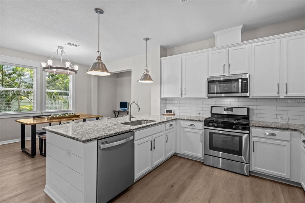 En Venta: $539,000 (4 camas, 3 baños, 2471 Pies cuadrados)