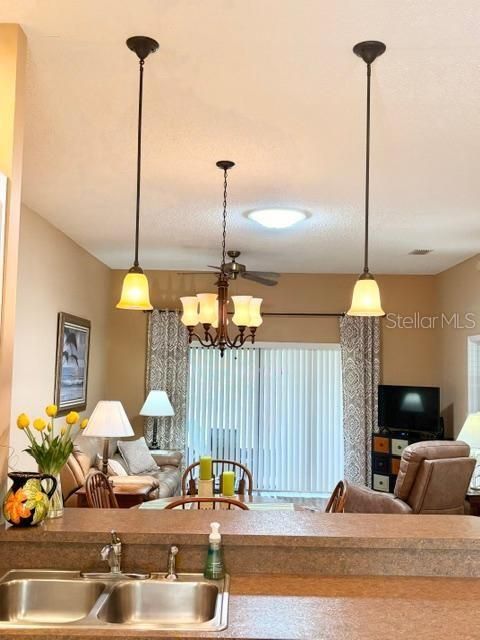 En Venta: $147,000 (2 camas, 2 baños, 1073 Pies cuadrados)
