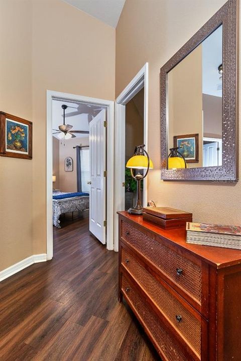 Activo con contrato: $439,999 (4 camas, 2 baños, 2198 Pies cuadrados)