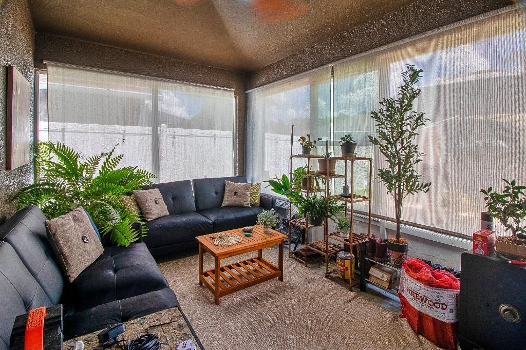 Activo con contrato: $439,999 (4 camas, 2 baños, 2198 Pies cuadrados)