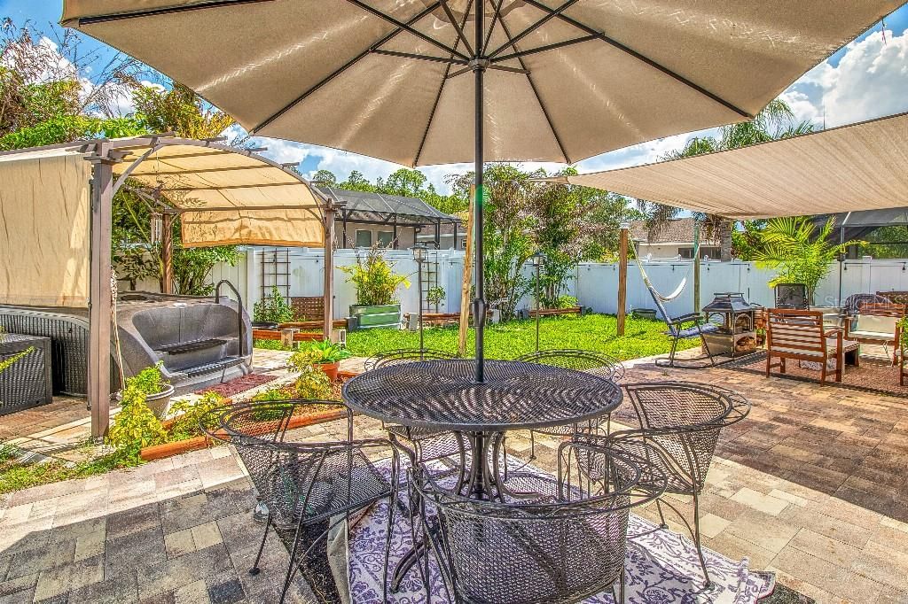 Activo con contrato: $439,999 (4 camas, 2 baños, 2198 Pies cuadrados)