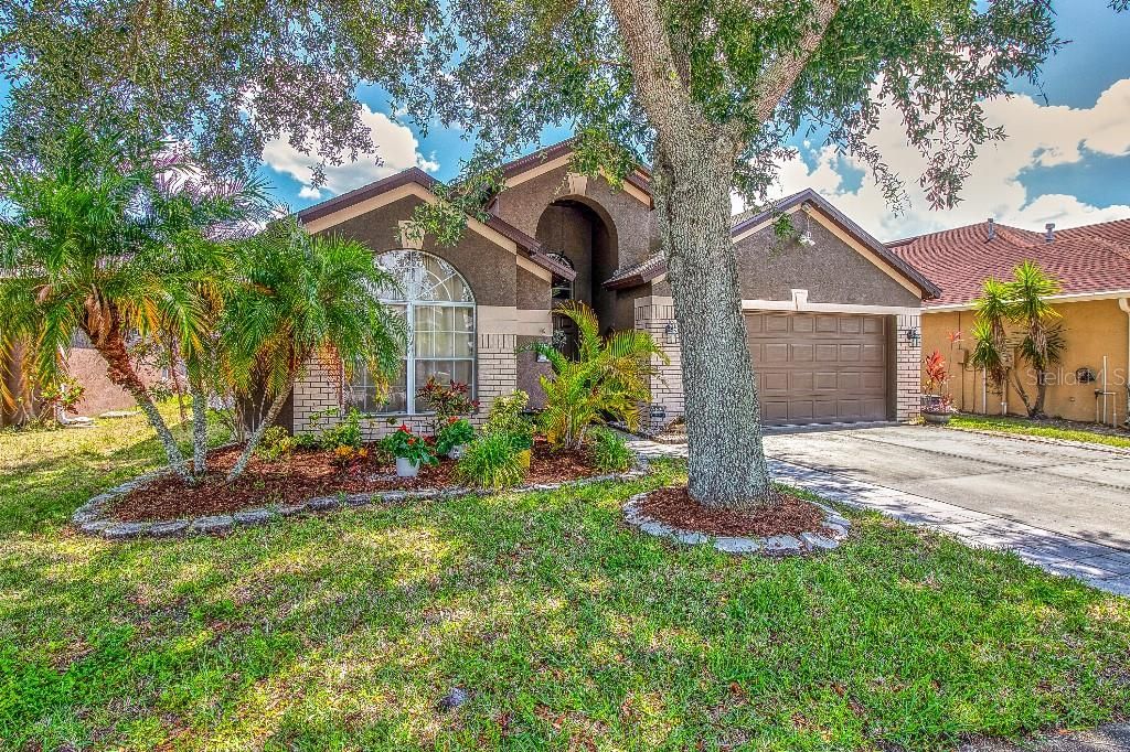 Activo con contrato: $439,999 (4 camas, 2 baños, 2198 Pies cuadrados)