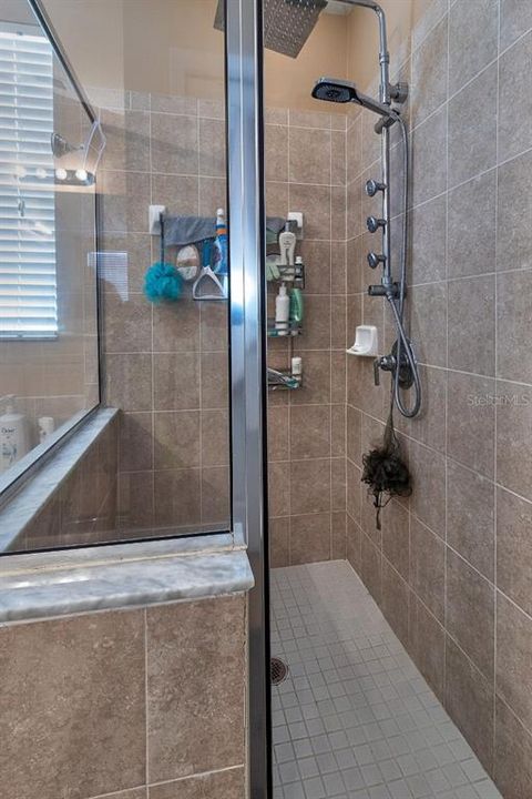 Activo con contrato: $439,999 (4 camas, 2 baños, 2198 Pies cuadrados)