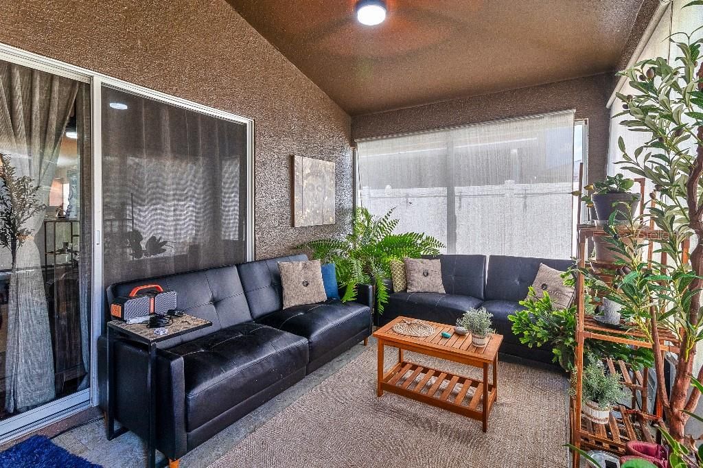 Activo con contrato: $439,999 (4 camas, 2 baños, 2198 Pies cuadrados)