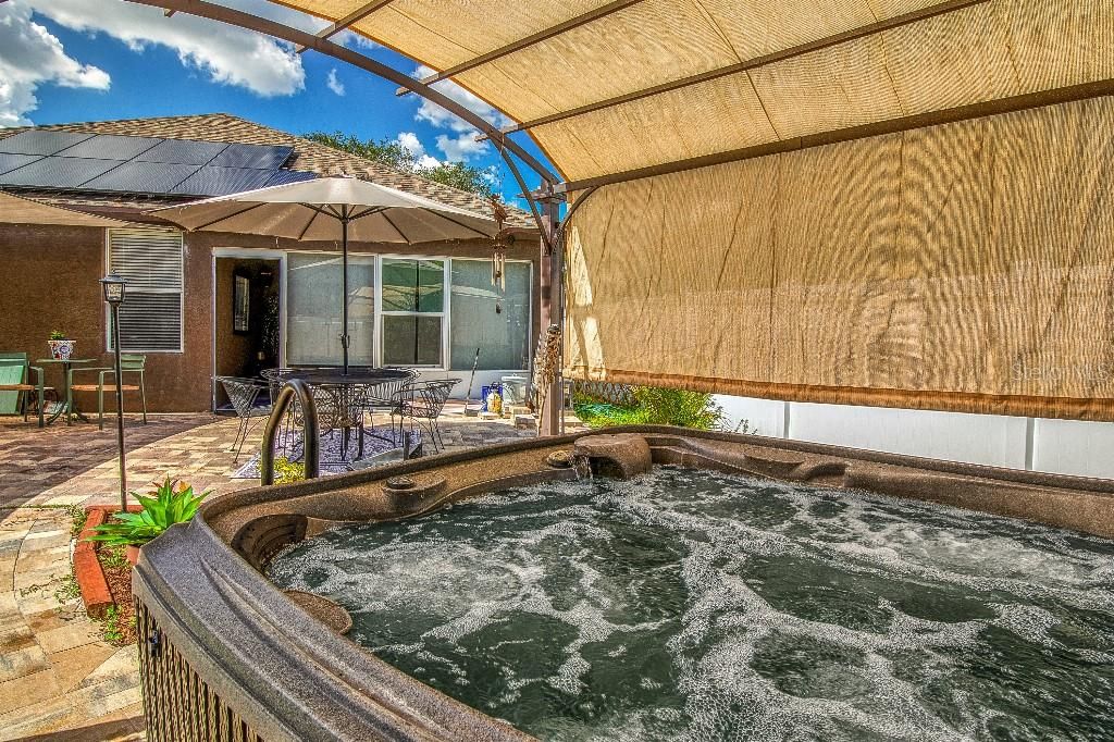 Activo con contrato: $439,999 (4 camas, 2 baños, 2198 Pies cuadrados)