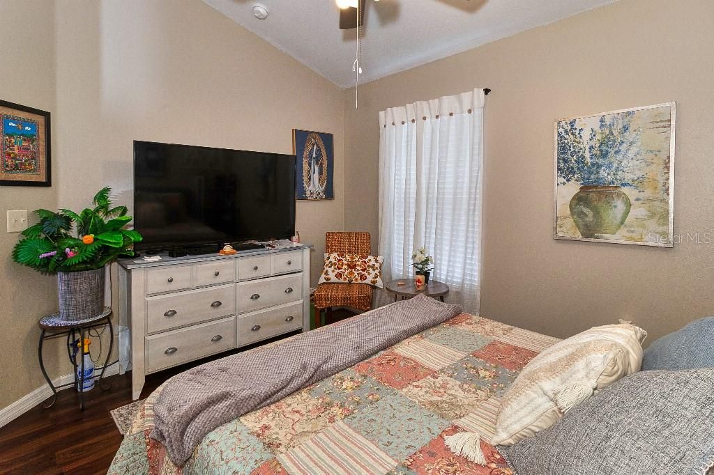 Activo con contrato: $439,999 (4 camas, 2 baños, 2198 Pies cuadrados)