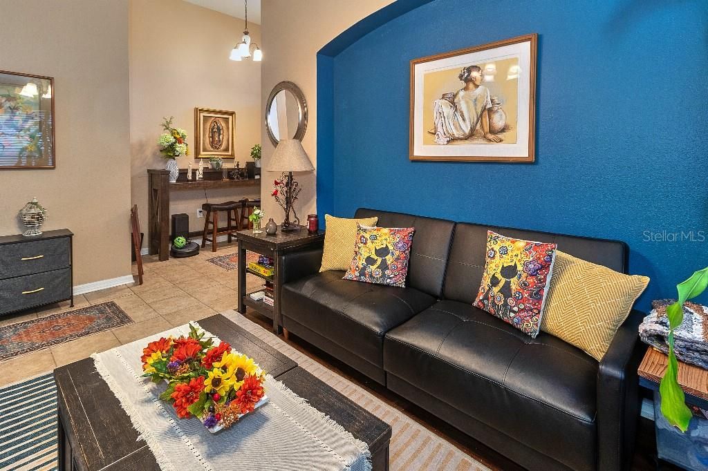 Activo con contrato: $439,999 (4 camas, 2 baños, 2198 Pies cuadrados)
