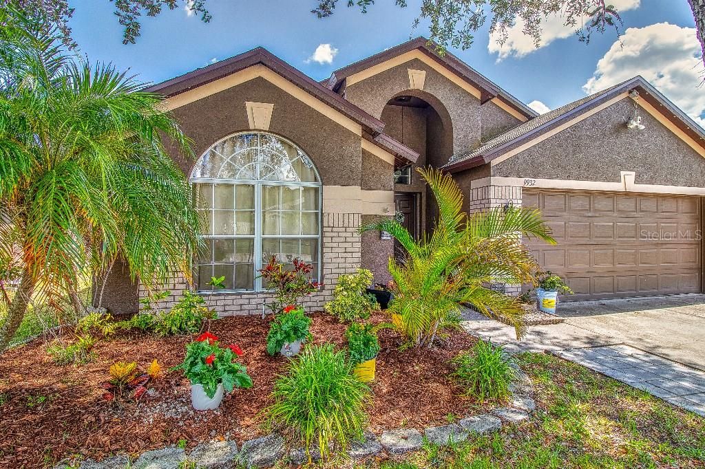 Activo con contrato: $439,999 (4 camas, 2 baños, 2198 Pies cuadrados)