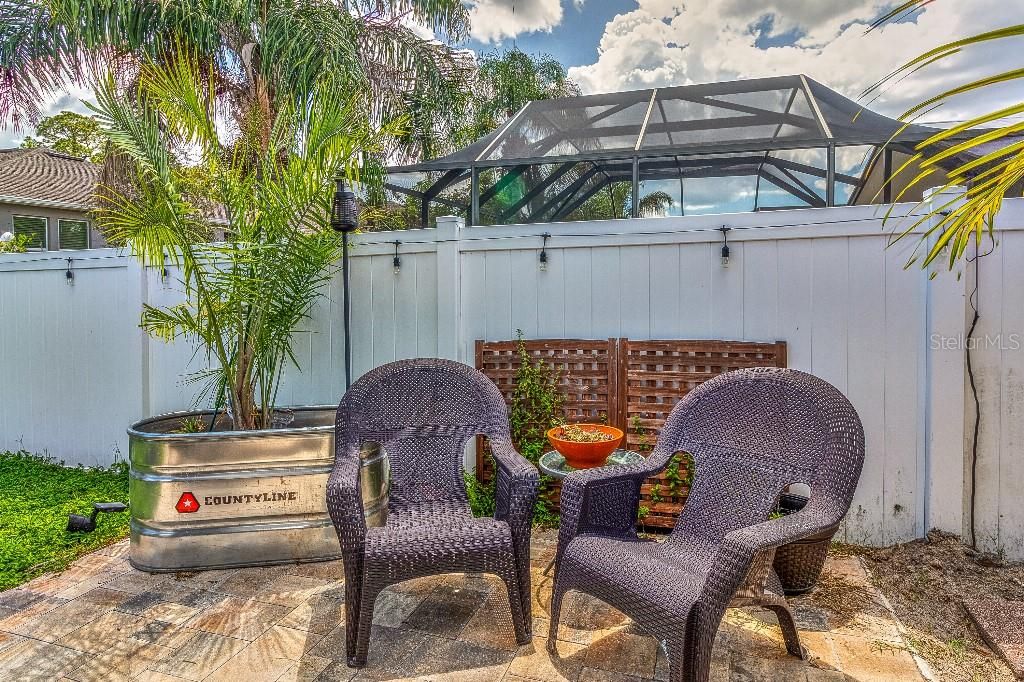 Activo con contrato: $439,999 (4 camas, 2 baños, 2198 Pies cuadrados)