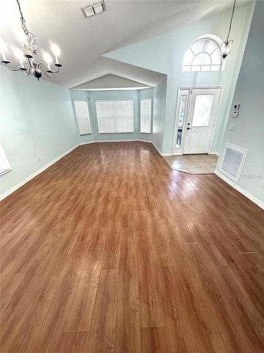 En Renta: $2,400 (4 camas, 2 baños, 2085 Pies cuadrados)