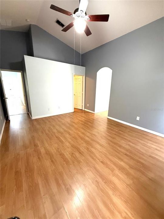 En Renta: $2,400 (4 camas, 2 baños, 2085 Pies cuadrados)