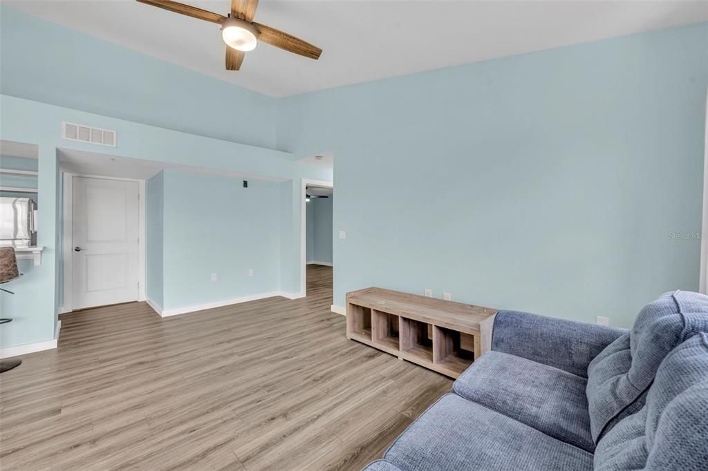 En Venta: $199,900 (1 camas, 1 baños, 724 Pies cuadrados)