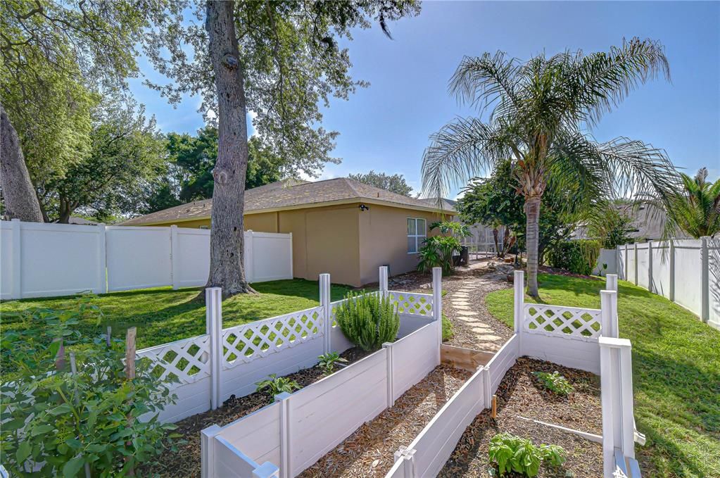 For Sale: $685,000 (5 beds, 3 baths, 3232 Square Feet)
