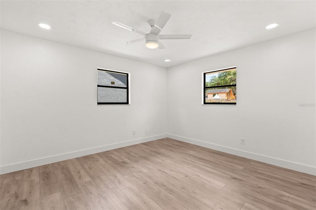 Activo con contrato: $299,900 (2 camas, 2 baños, 1196 Pies cuadrados)
