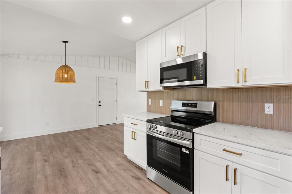 Activo con contrato: $299,900 (2 camas, 2 baños, 1196 Pies cuadrados)