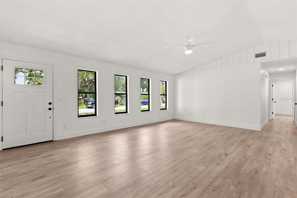 Activo con contrato: $299,900 (2 camas, 2 baños, 1196 Pies cuadrados)