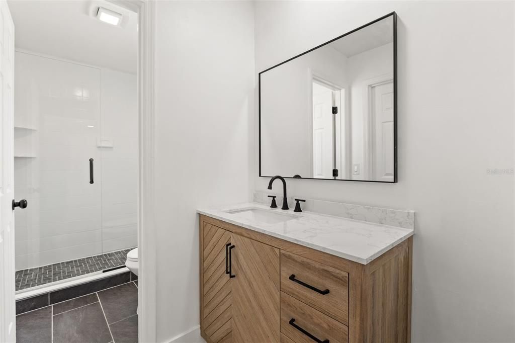Activo con contrato: $299,900 (2 camas, 2 baños, 1196 Pies cuadrados)