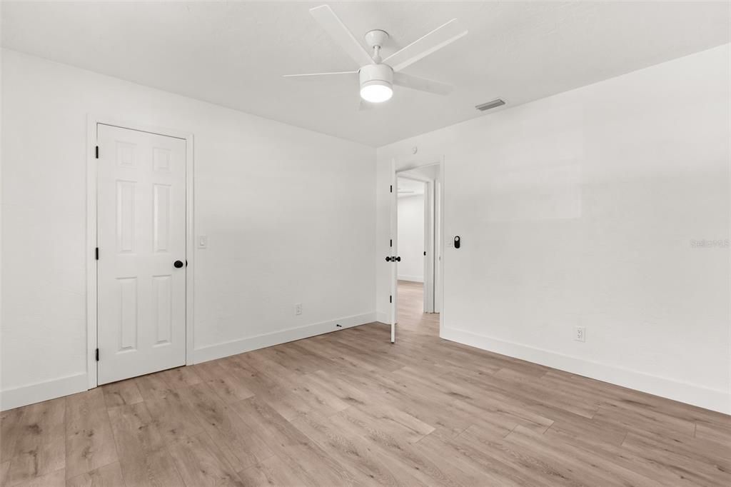 Activo con contrato: $299,900 (2 camas, 2 baños, 1196 Pies cuadrados)