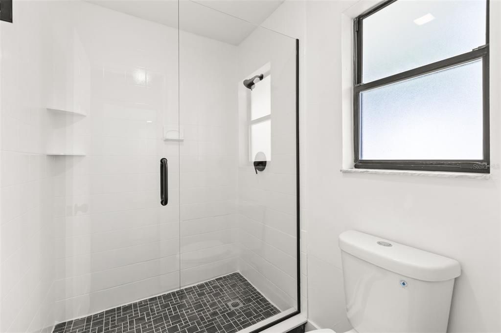 Activo con contrato: $299,900 (2 camas, 2 baños, 1196 Pies cuadrados)